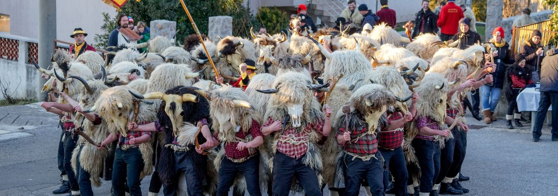 Glockenschall und Fellkostüm – Karneval im Kvarner Glockenschall und Fellkostüm – Karneval im Kvarner