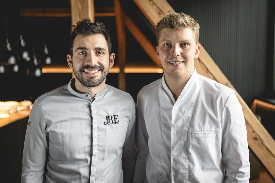 Von Bundeslandsiegern und Eröffnung des Jahres-Award – JRE erobern 165 Gabeln im neuen Falstaff-Guide Von Bundeslandsiegern und Eröffnung des Jahres-Award – JRE erobern 165 Gabeln im neuen Falstaff-Guide