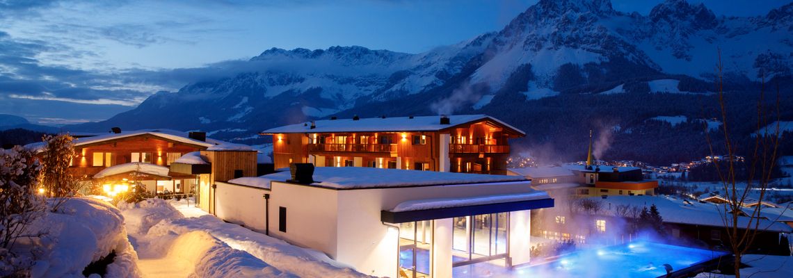 Klassische Alpinküche mit jungem Twist und ein cooler Infinitypool mit spektakulärem Gebirgspanorama Klassische Alpinküche mit jungem Twist und ein cooler Infinitypool mit spektakulärem Gebirgspanorama