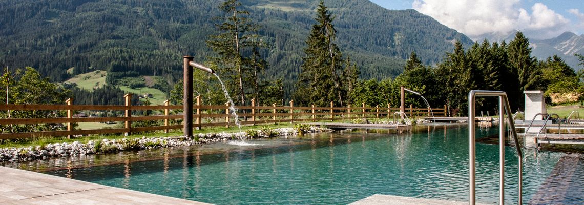 Weyerhof – historisches Genießerhotel-Juwel mit neuem Schwimmteich Weyerhof – historisches Genießerhotel-Juwel mit neuem Schwimmteich