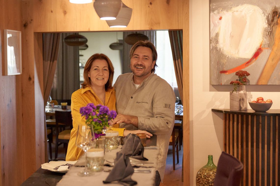 Südburgenland aus dem Holzofen: ein Koch, ein Tisch und 14 Personen Südburgenland aus dem Holzofen: ein Koch, ein Tisch und 14 Personen